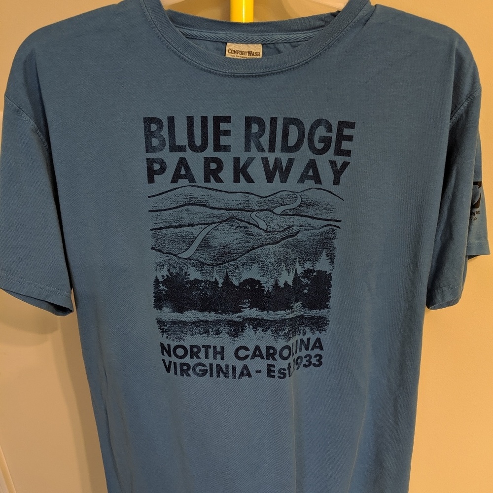 Blue Ridge Parkway T-shirt. Size L